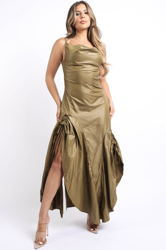 Vestido largo con cuello vuelto y fruncido