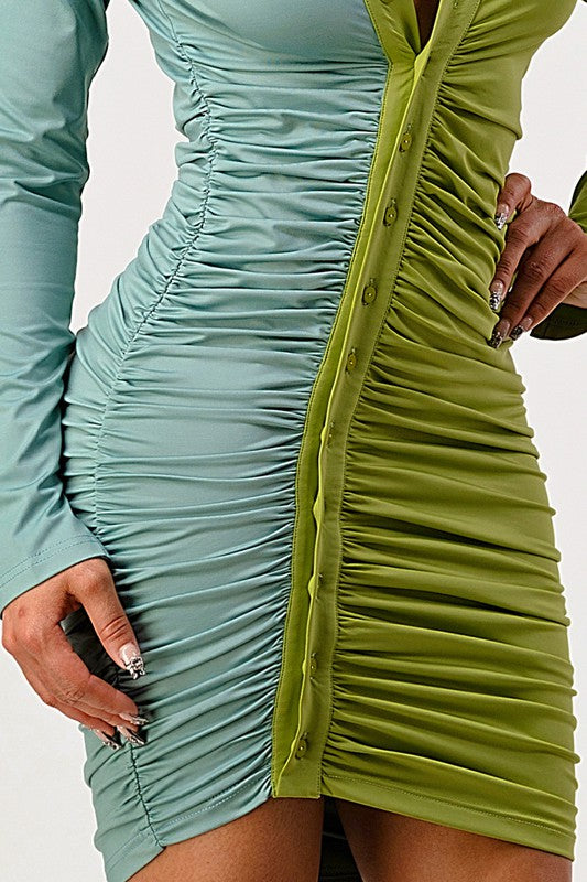 Vestido fruncido con botones de Shades of Green