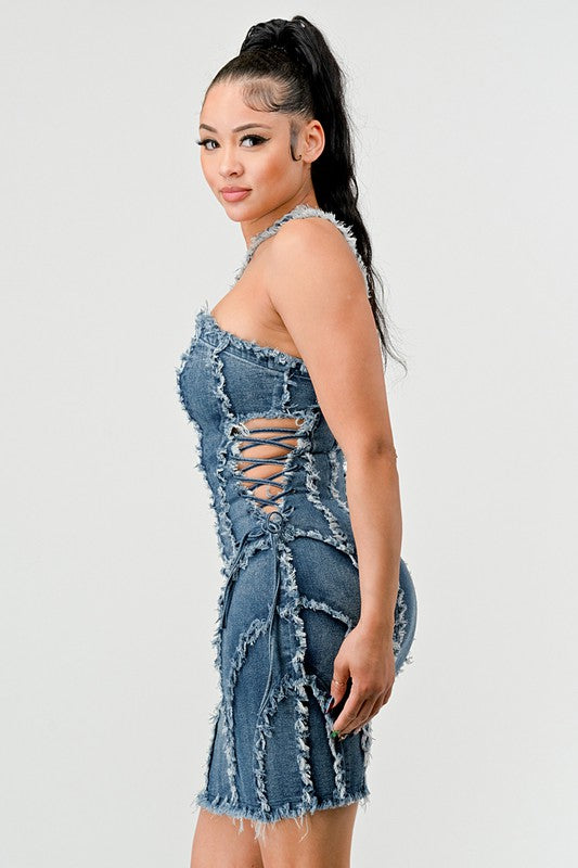 VESTIDO MINI DE DENIM CON LÍNEA DE COSTURA DESGASTADA