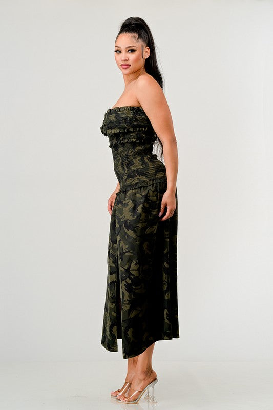 VESTIDO CON ABERTURA FRONTAL Y ESTAMPADO CAMO OSCURO