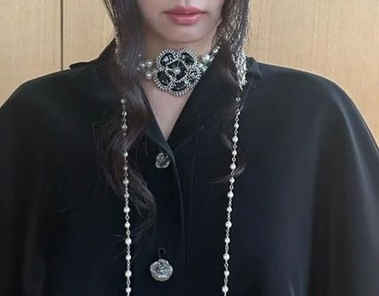 Coco Black Flower Choker