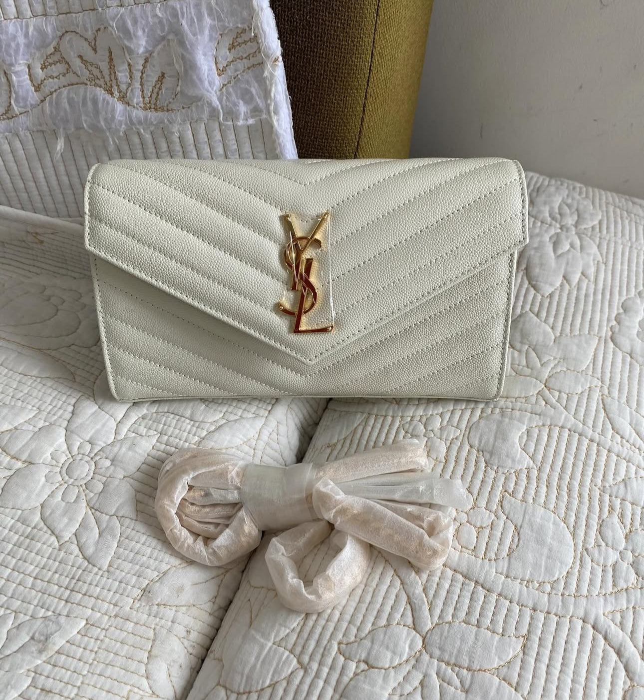 READY TO SHIP Cassandre Envelope Chain Wallet | White