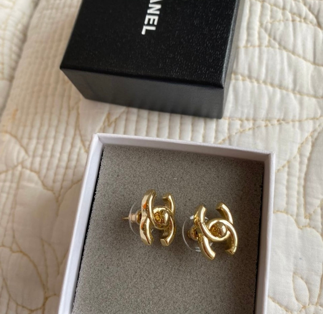 Coco Turnlock Earrings