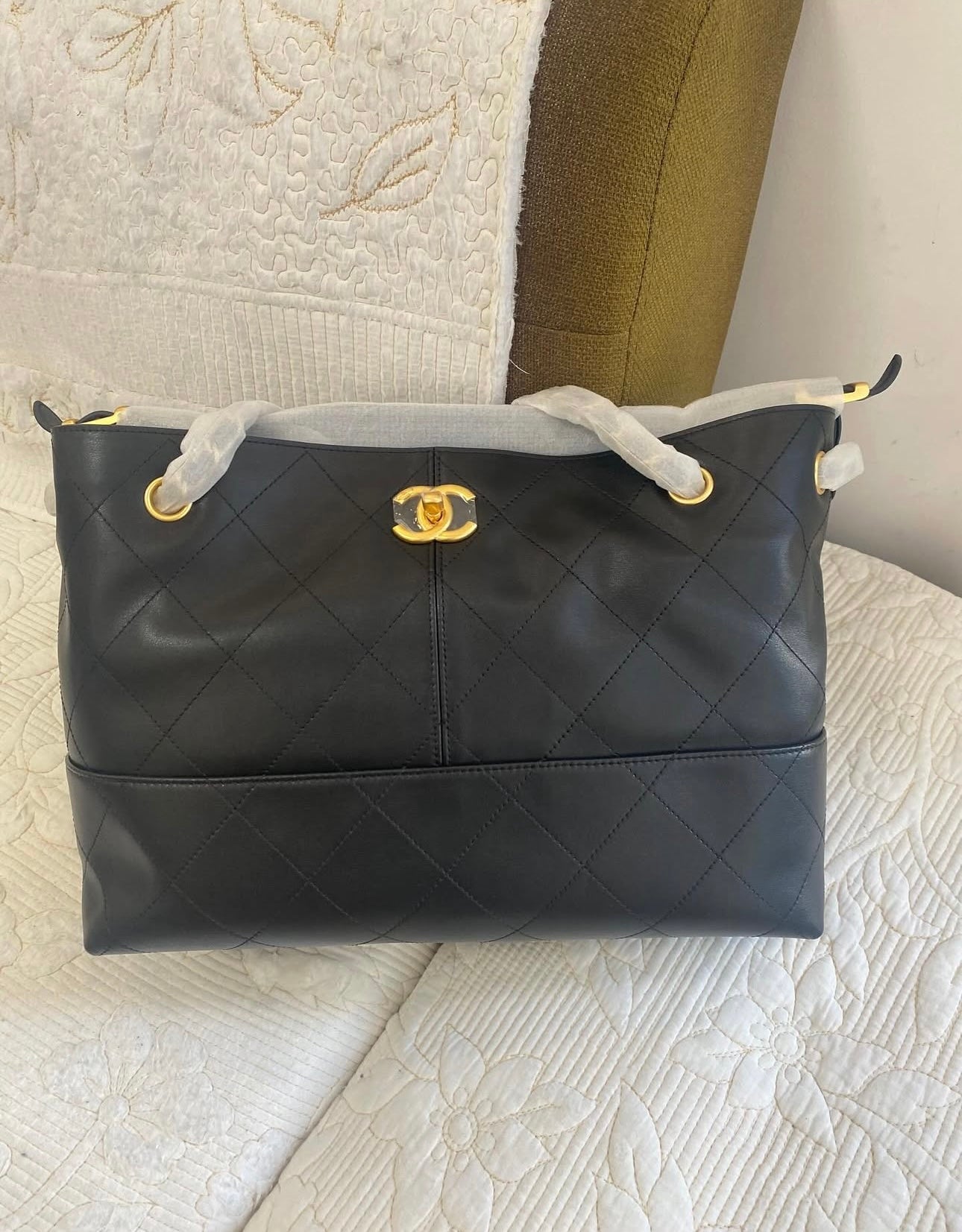 Coco SHOPPING BAG Calfskin & Gold-Tone Metal Black