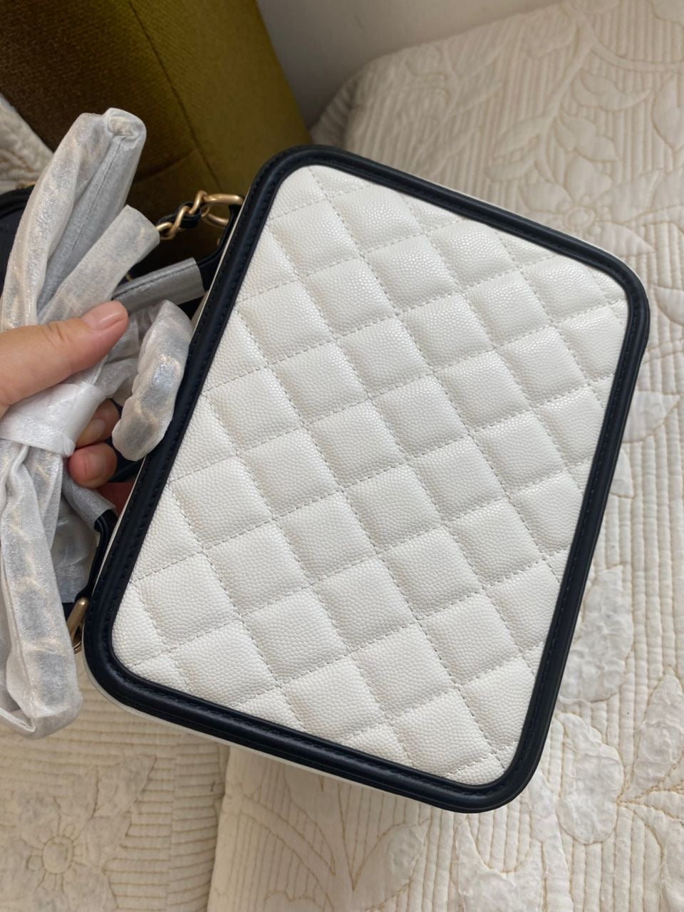Neceser Caviar Quilted Medium CC Filigree Blanco Negro