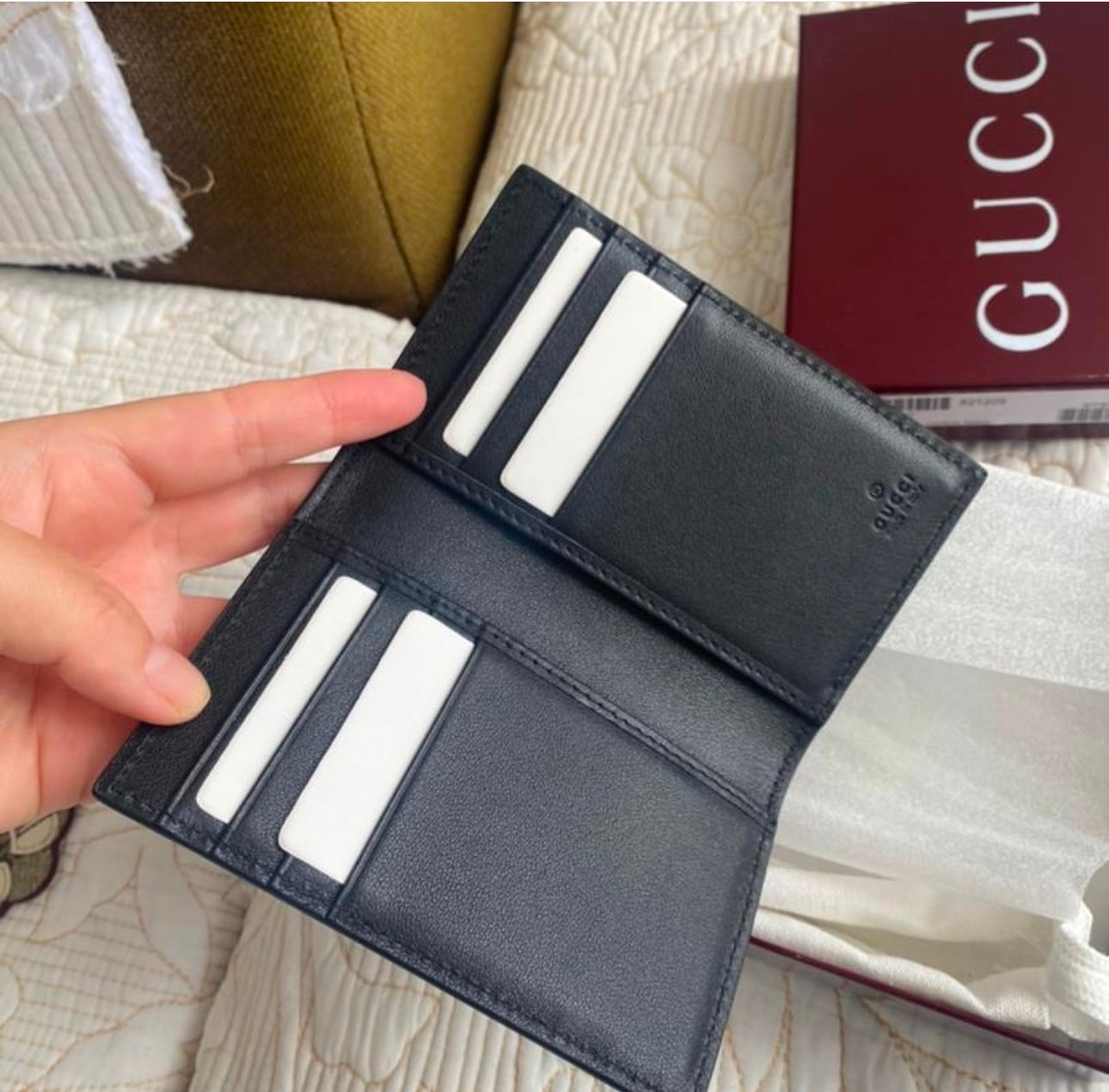 EMBLEM BI-FOLD CARD CASE | GG