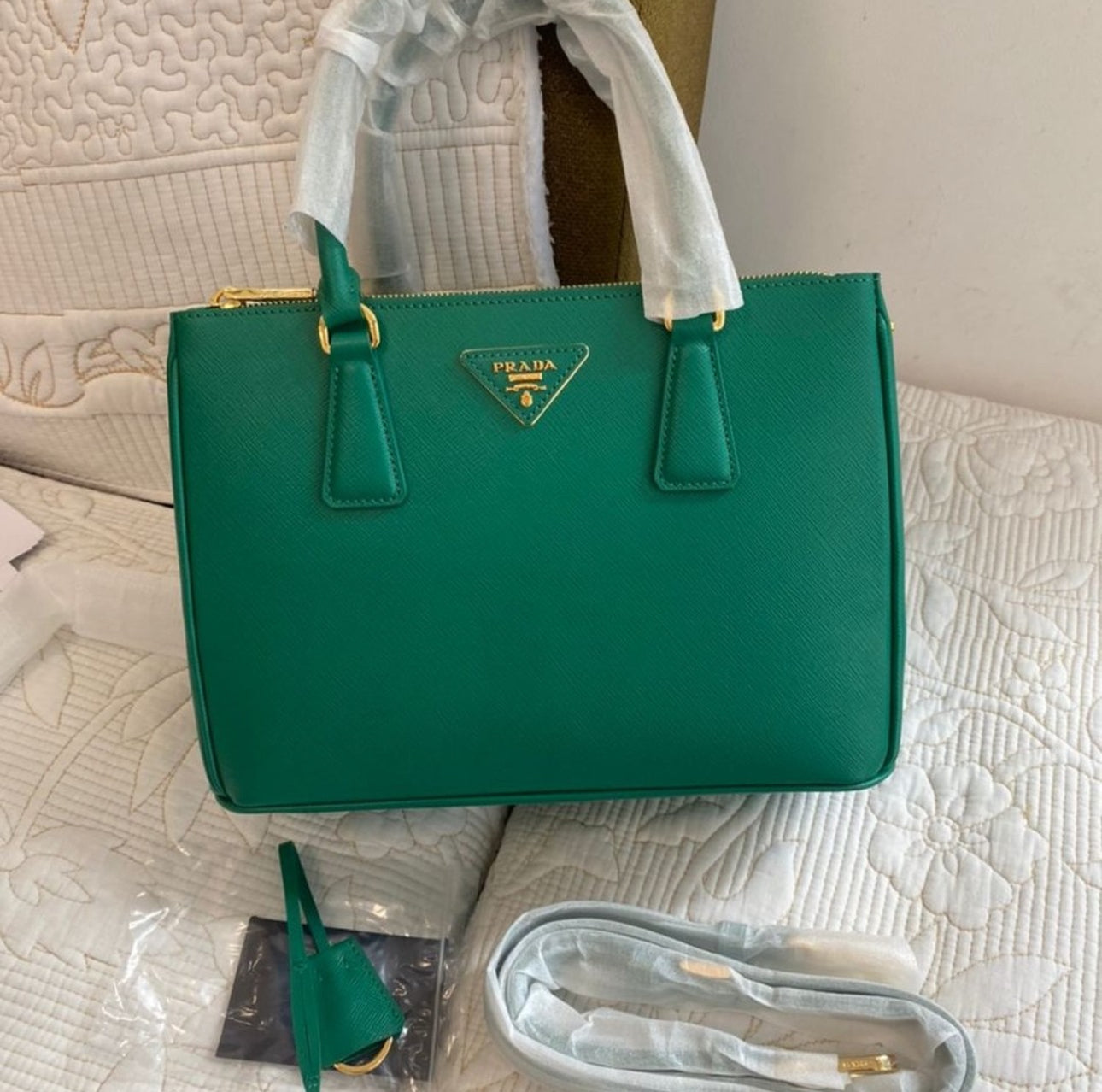 Medium Galleria Saffiano leather bag