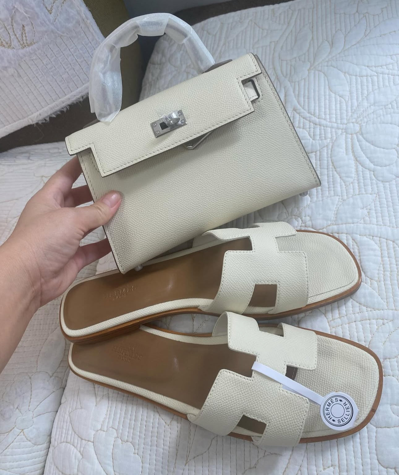 Kelly 20 Bag + White Oran Sandals Set