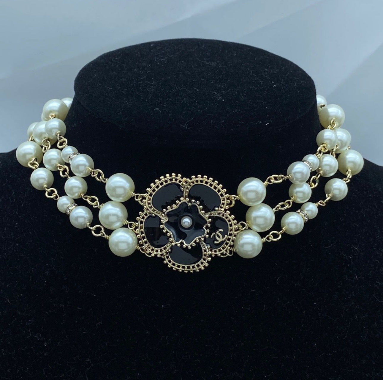 Coco Black Flower Choker