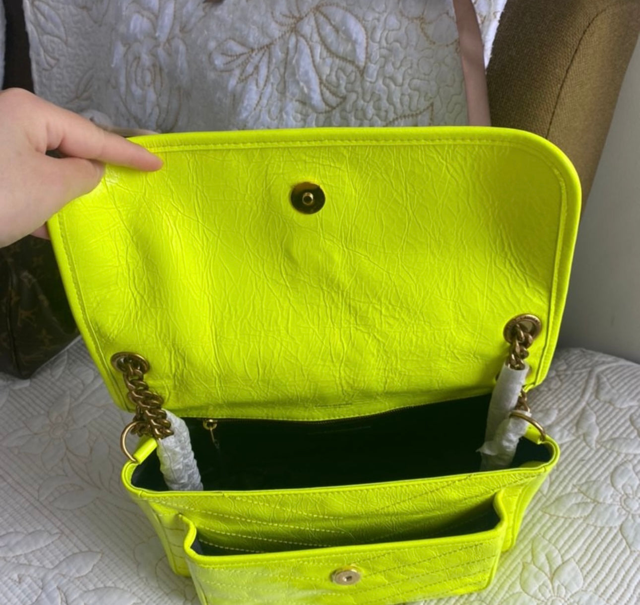 Niki Medium Shoulder Bag | Yellow