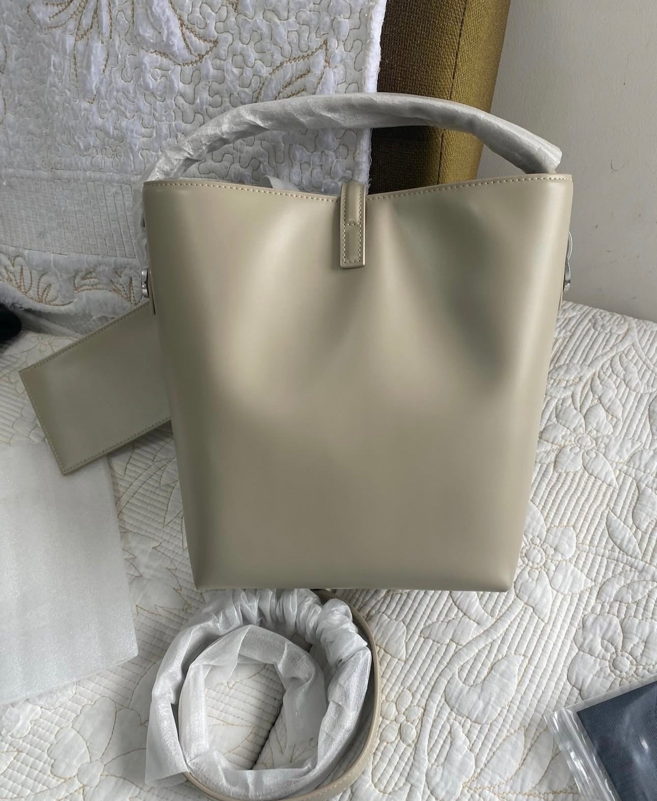 YSL | Le 37 Small Bag in Shiny Leather in Beige