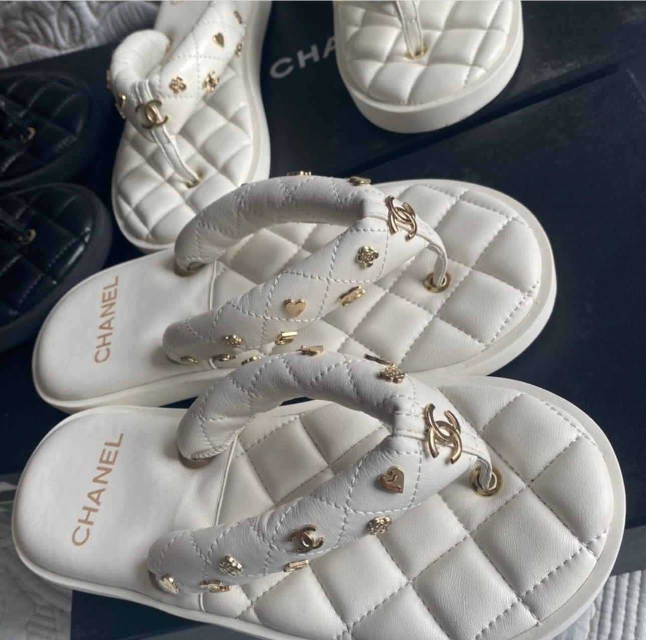 23P Quilted Charms Padded Pool Thong Logo Slide Sandal (2 Colors)