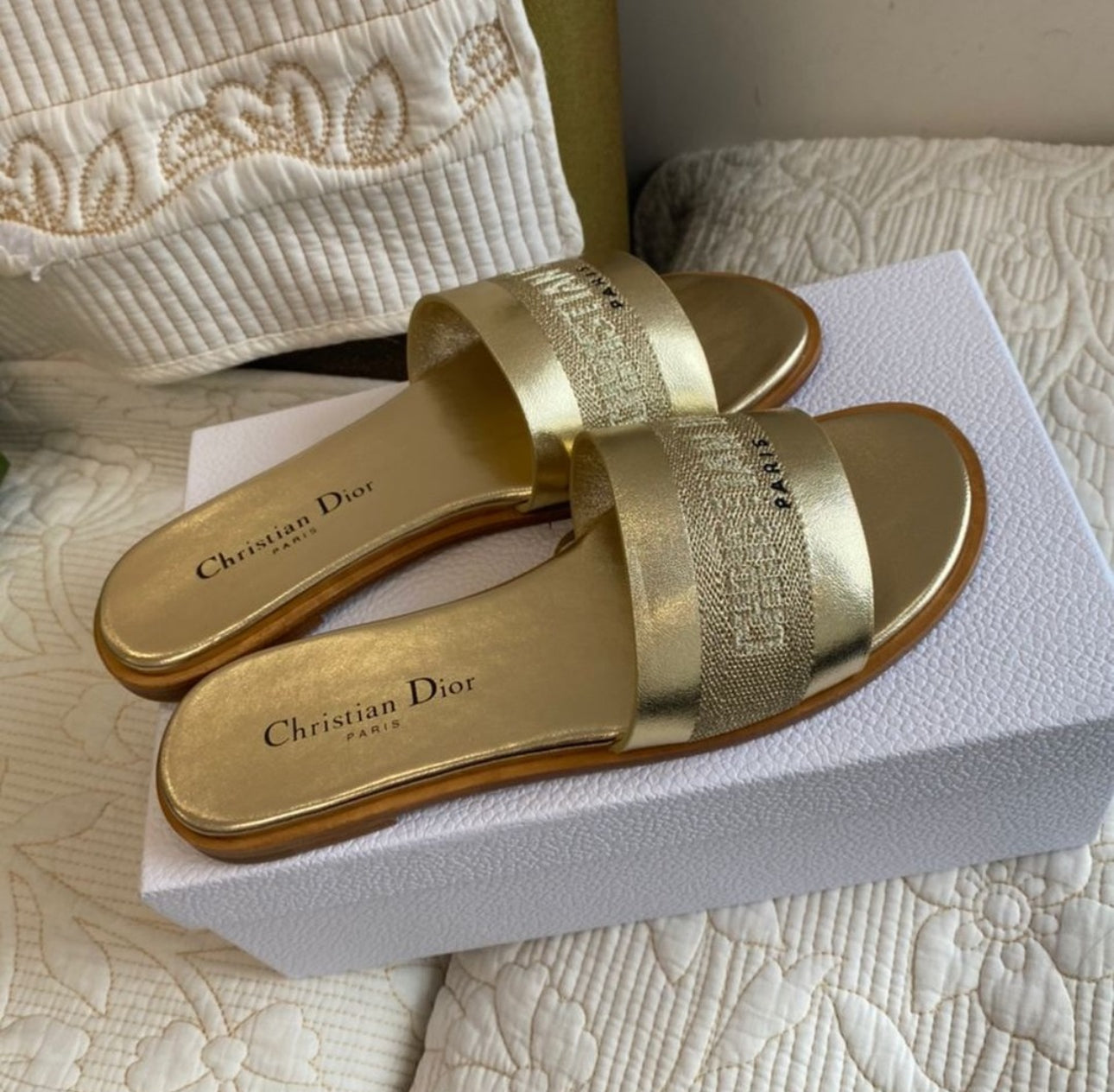 CD Metallic Gold-tone Dway Slide