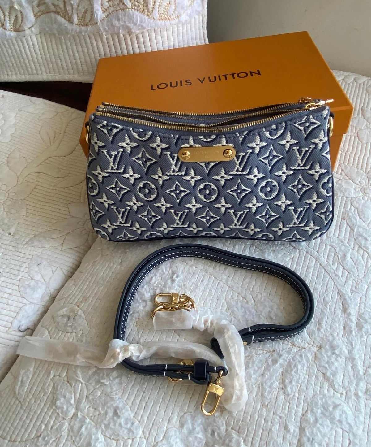 Pochette Liv | LV Monogram Embleme Bleu