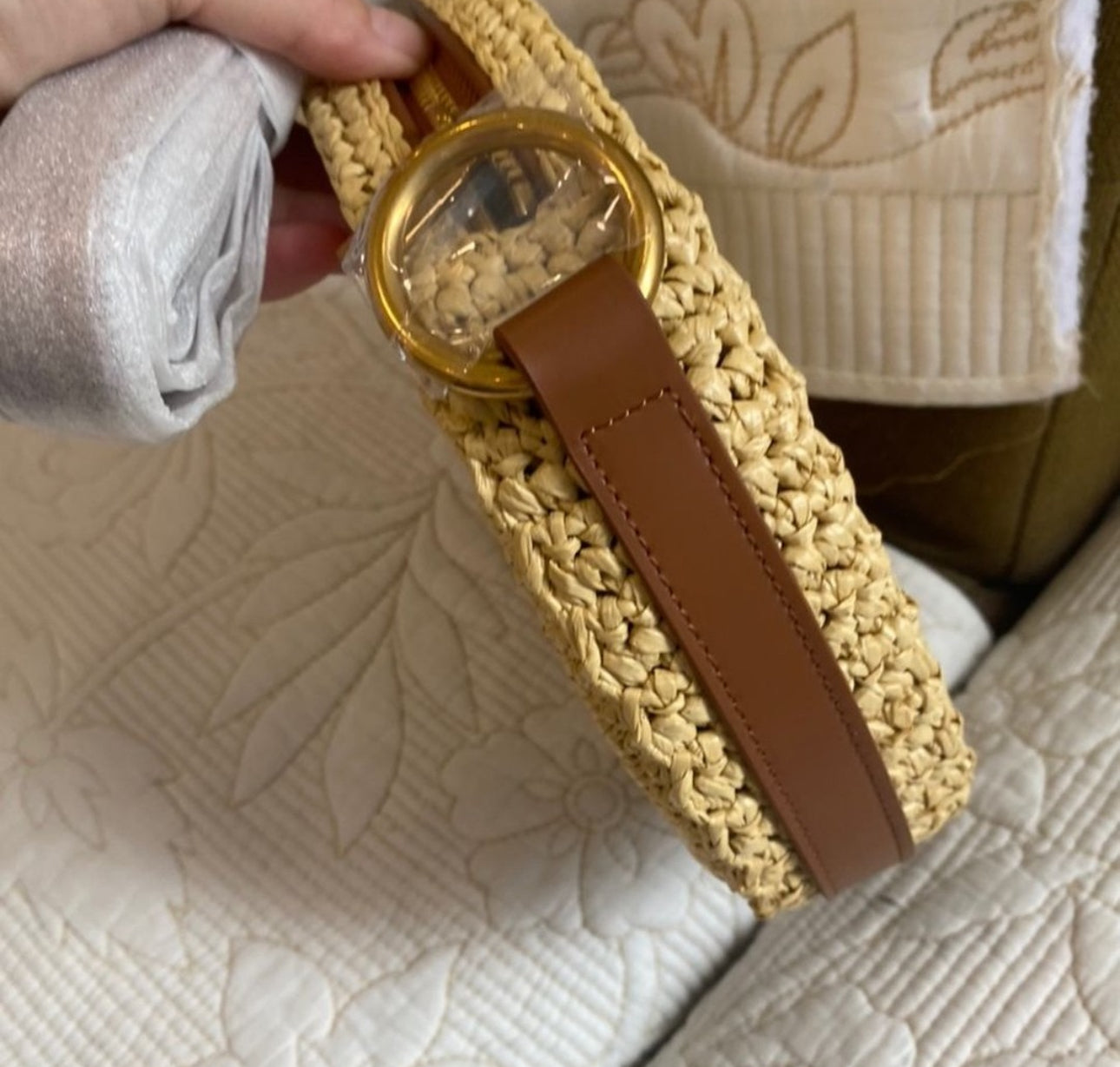 ROUND BAG IN RAFFIA AND VEGETABLE-TANNED LEATHER