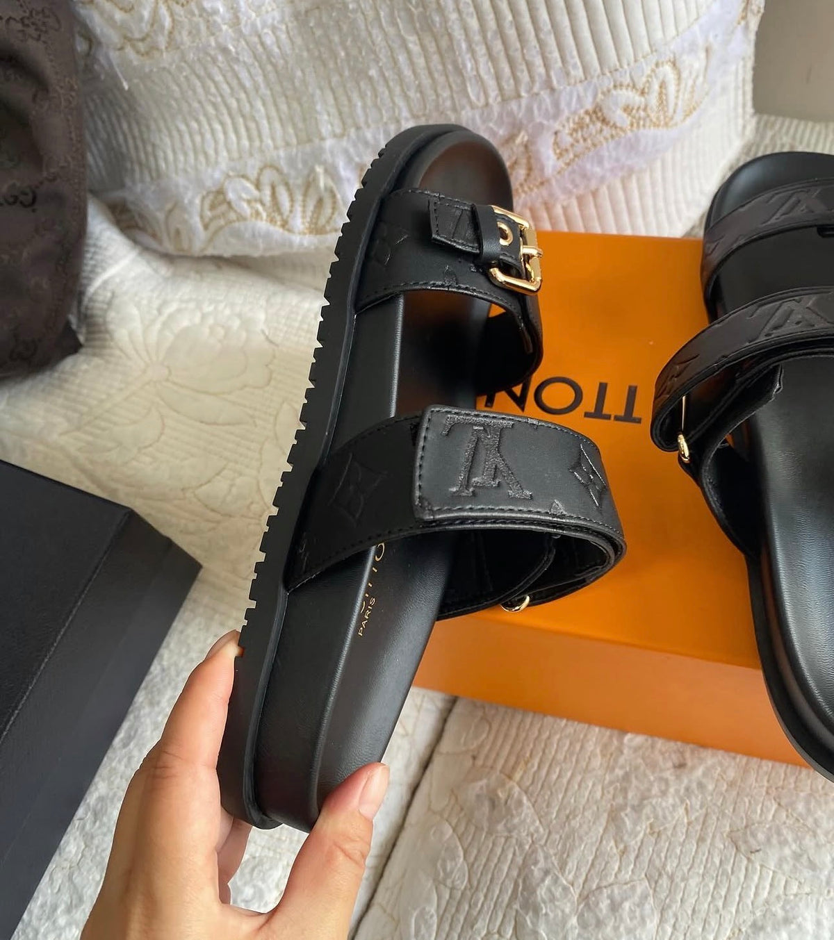 Bom Dia Flat Comfort Mule | Black