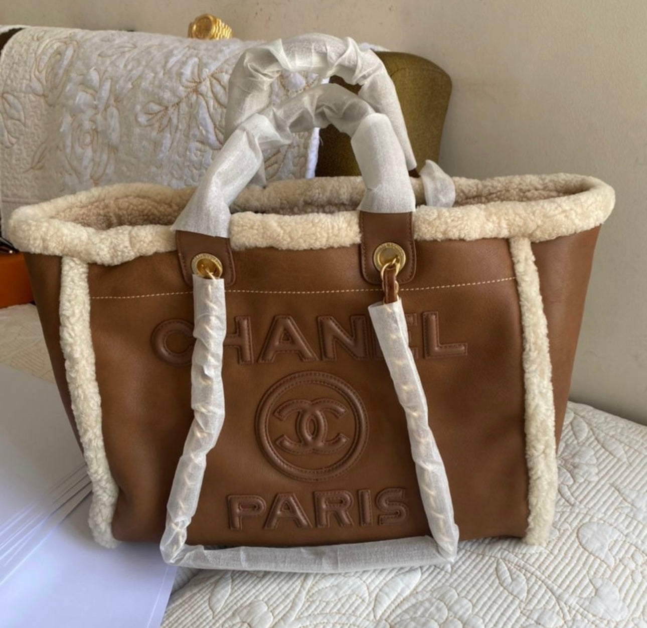 Coco LARGE SHOPPING BAG Shearling Lambskin, Lambskin & Gold-Tone Metal Brown & Beige