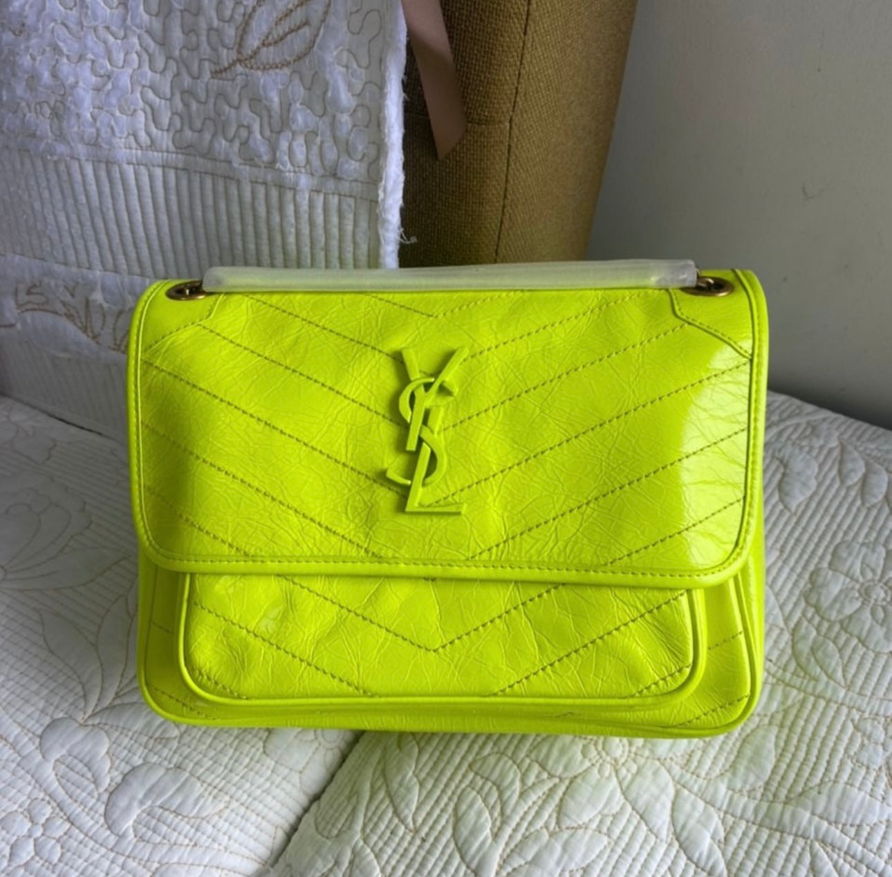 Niki Medium Shoulder Bag | Yellow