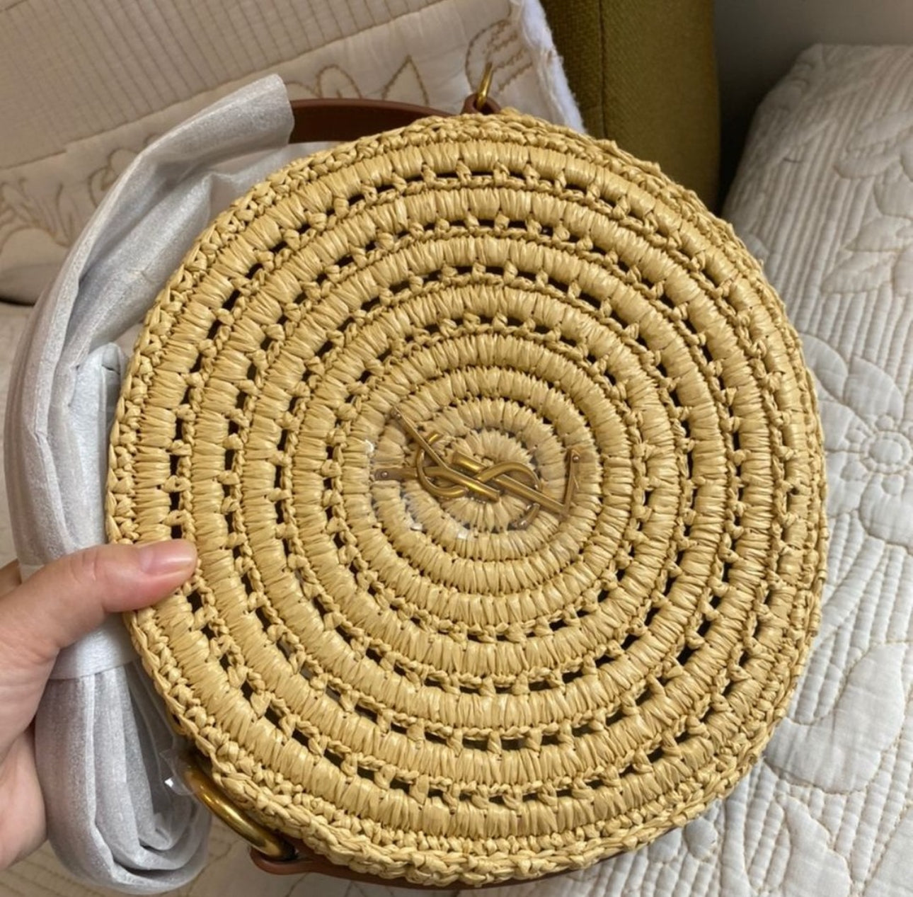 ROUND BAG IN RAFFIA AND VEGETABLE-TANNED LEATHER