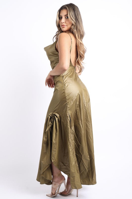 Vestido largo con cuello vuelto y fruncido