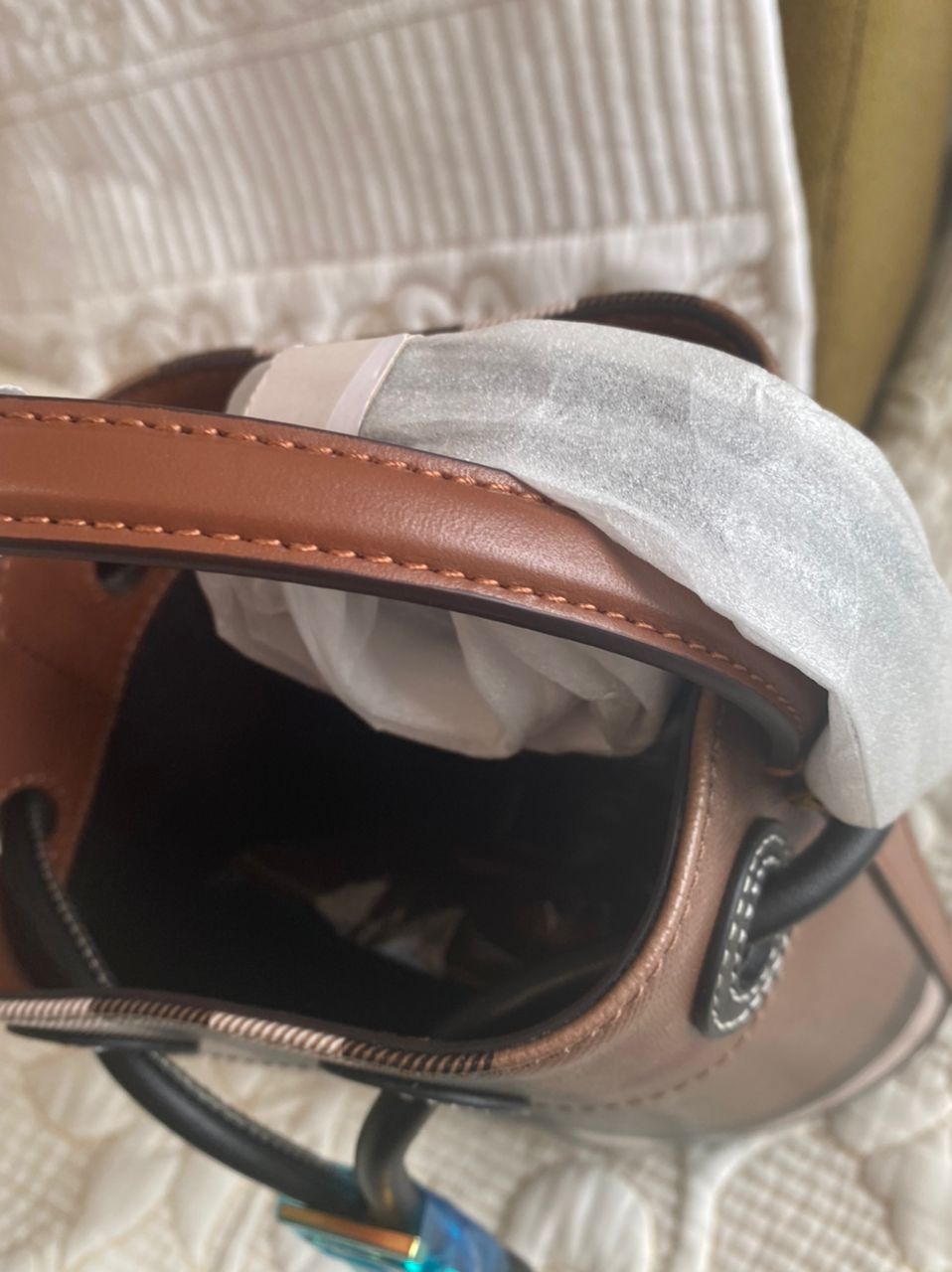 Sac seau à carreaux et cordon de serrage