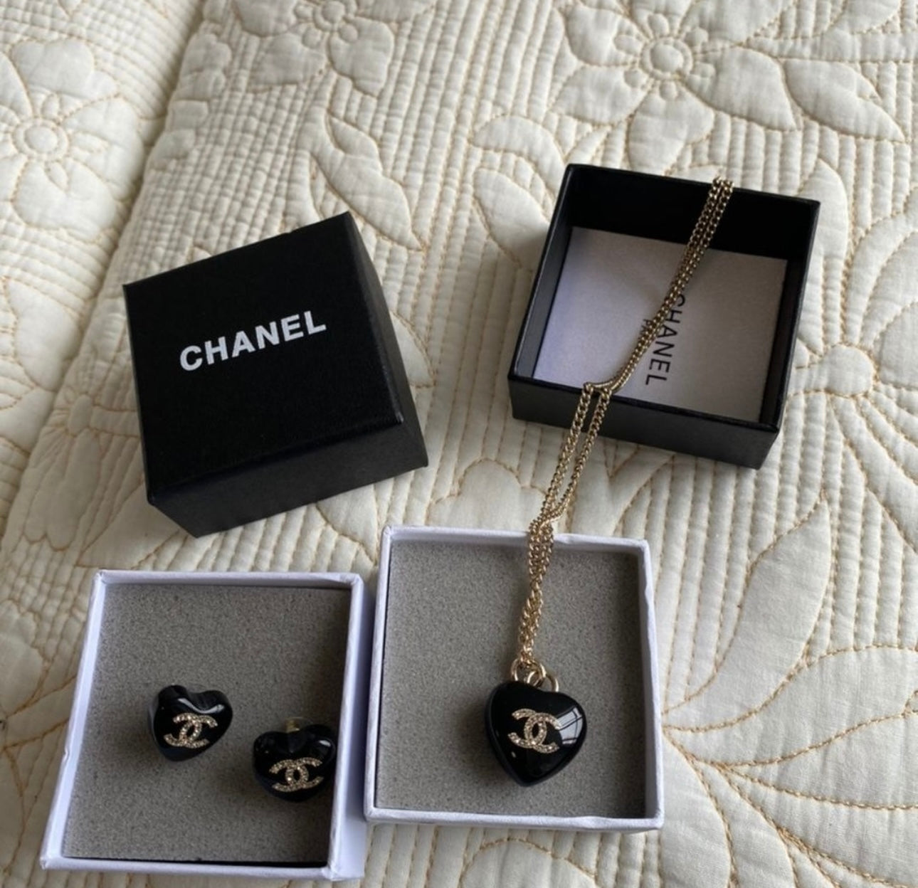 Ensemble collier + boucles d'oreilles cœur noir CC