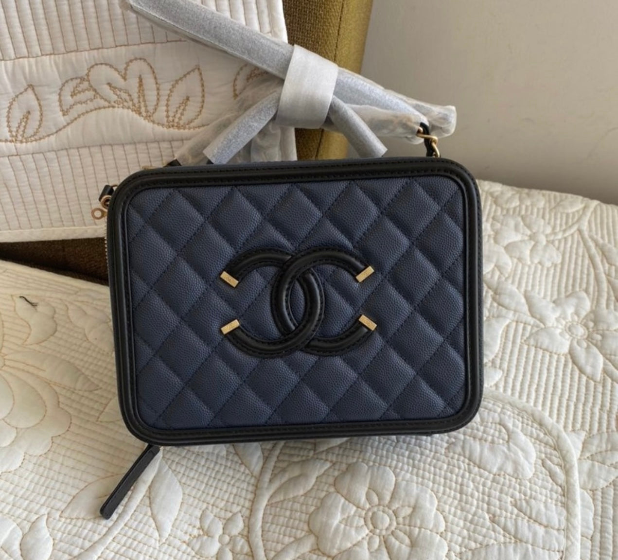 Caviar Vanity Filigree Bleu et Noir Sacoche