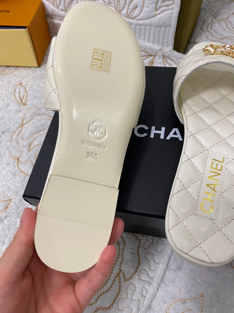 Chanclas Coco con cadena blanca