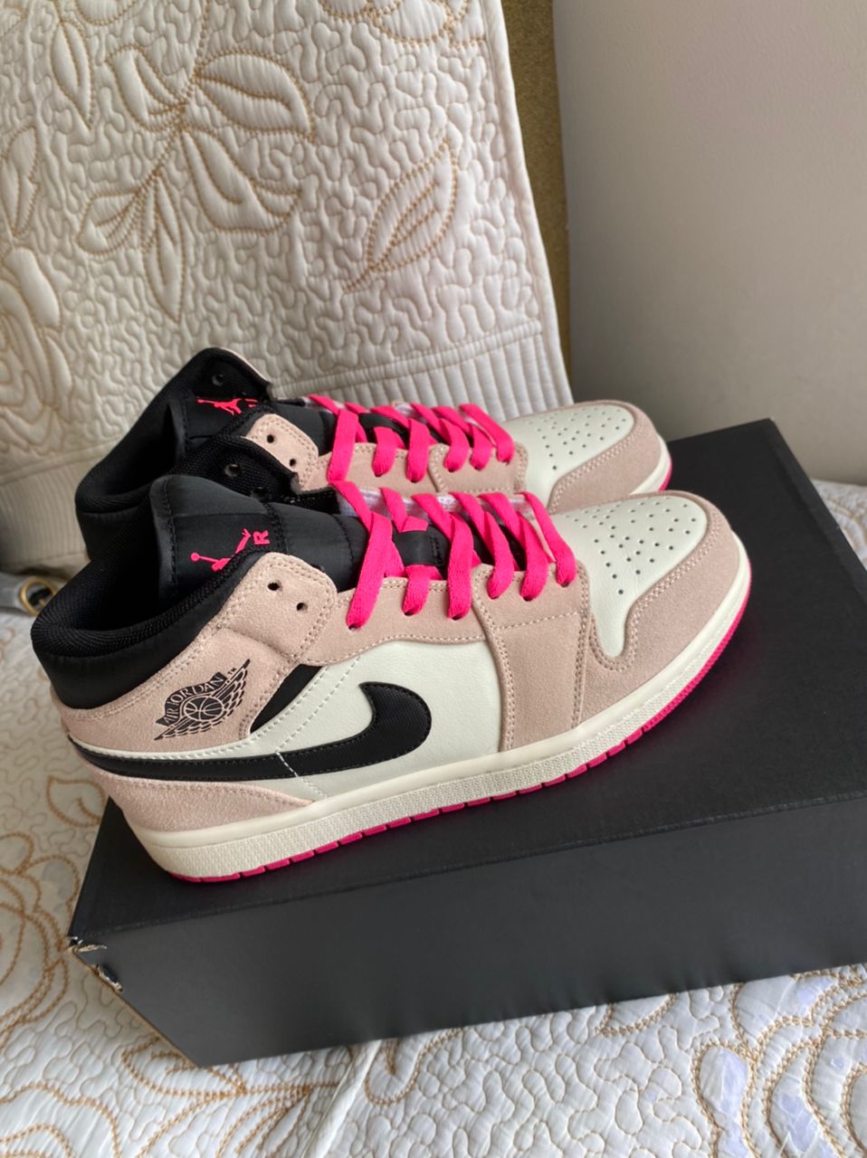 AIR JORDAN 1 Mid SE 'Crimson Tint'
