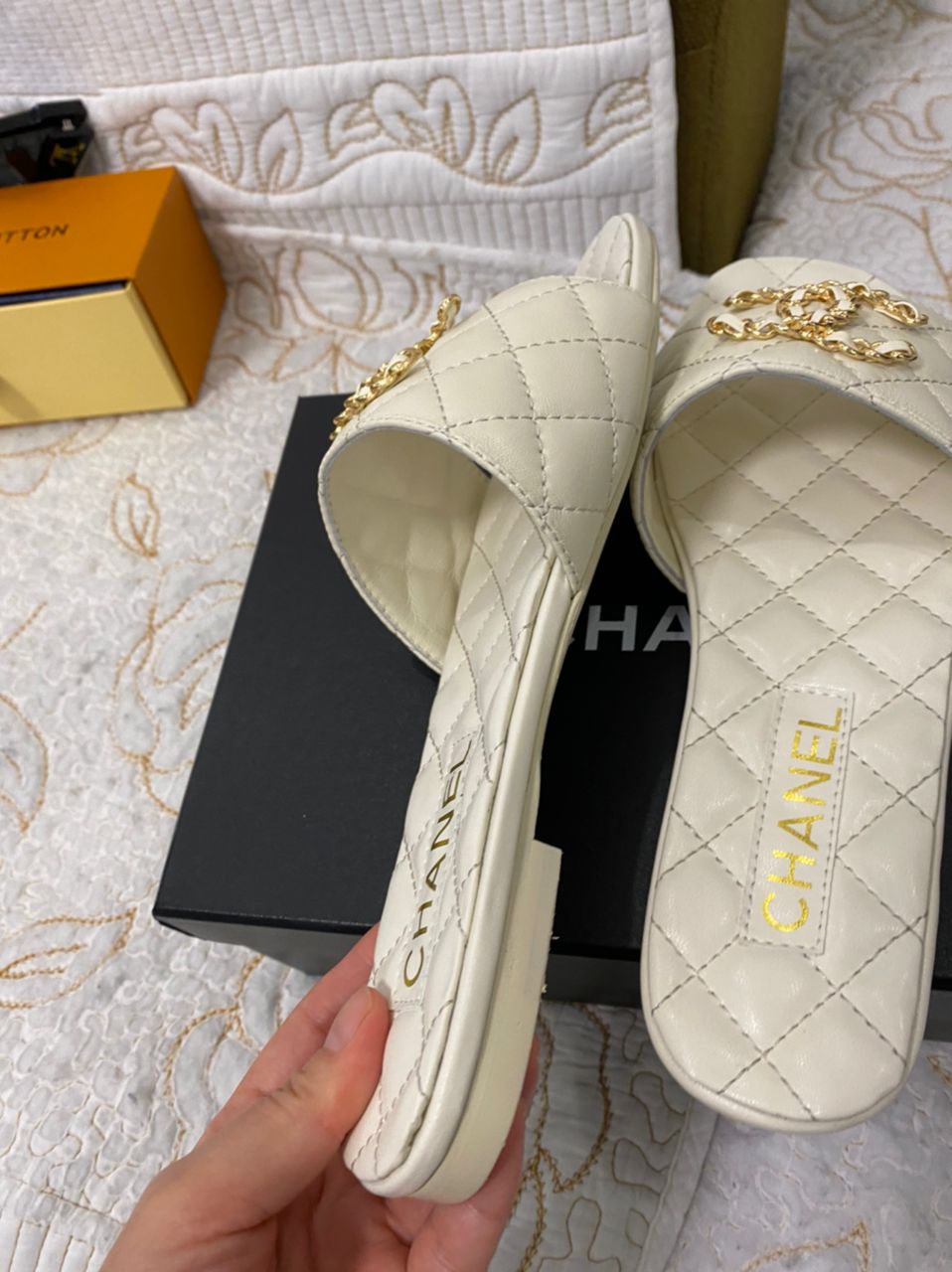 Chanclas Coco con cadena blanca