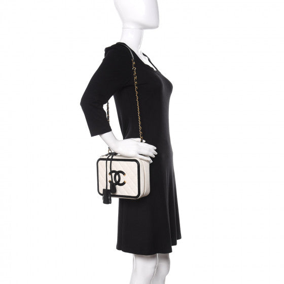 Caviar Quilted Medium CC Filigree Vanity Case Blanc Noir