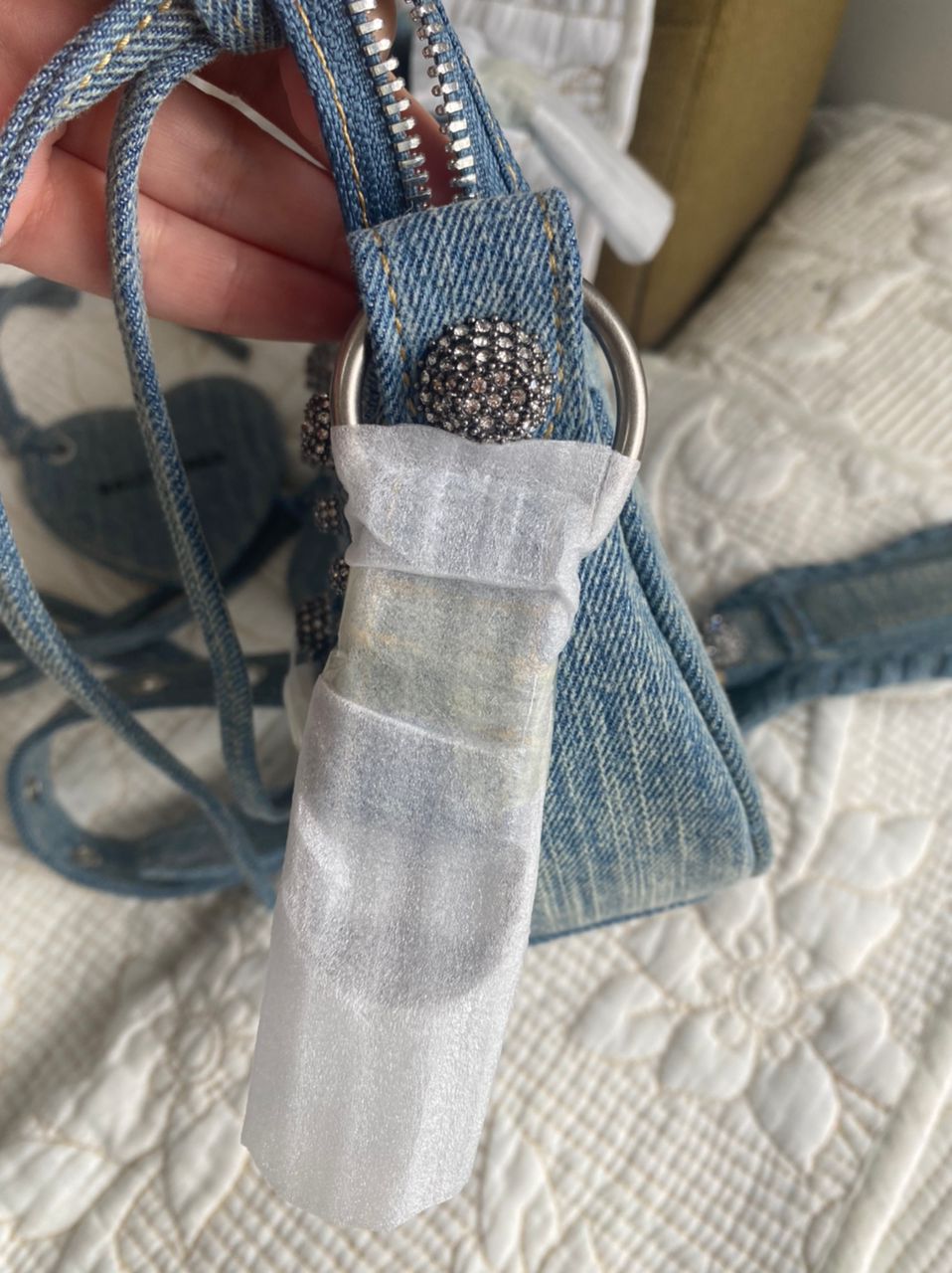 SAC BANDOULIÈRE LE CAGOLE EN DENIM AVEC STRASS BLEU