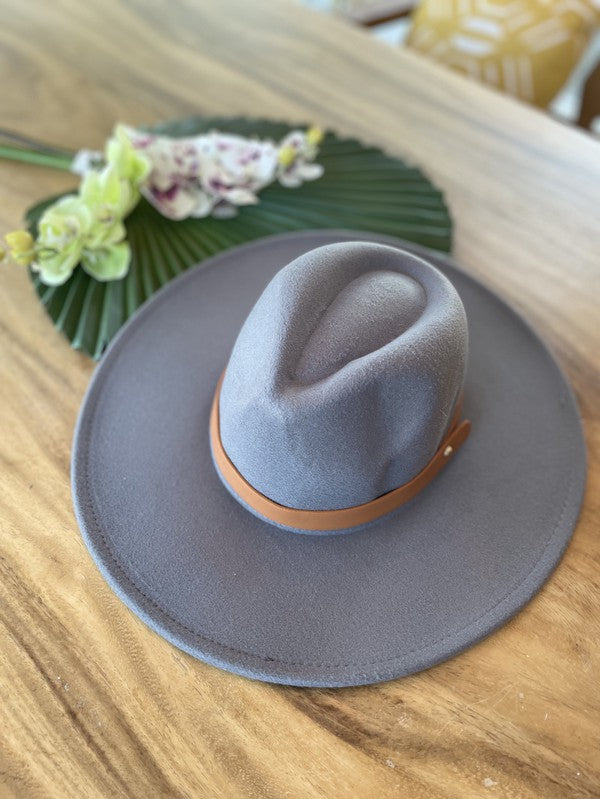 Sombrero panamá de ala ancha en fieltro vegano