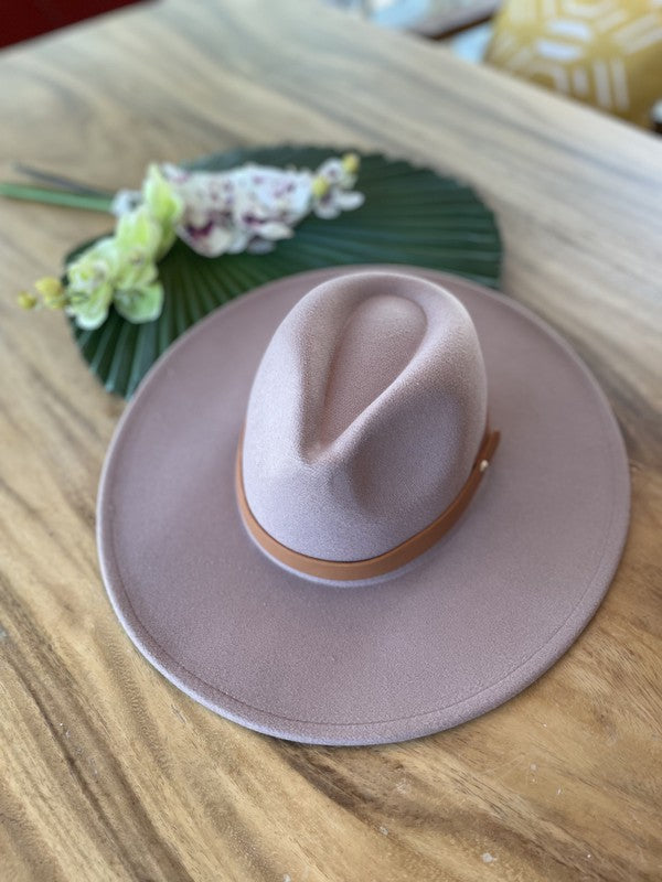 Sombrero panamá de ala ancha en fieltro vegano