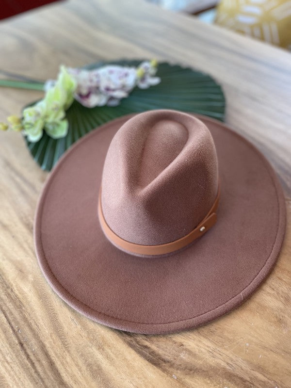Sombrero panamá de ala ancha en fieltro vegano