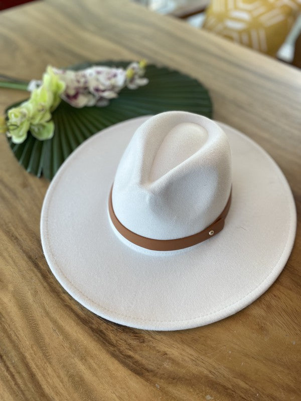 Sombrero panamá de ala ancha en fieltro vegano