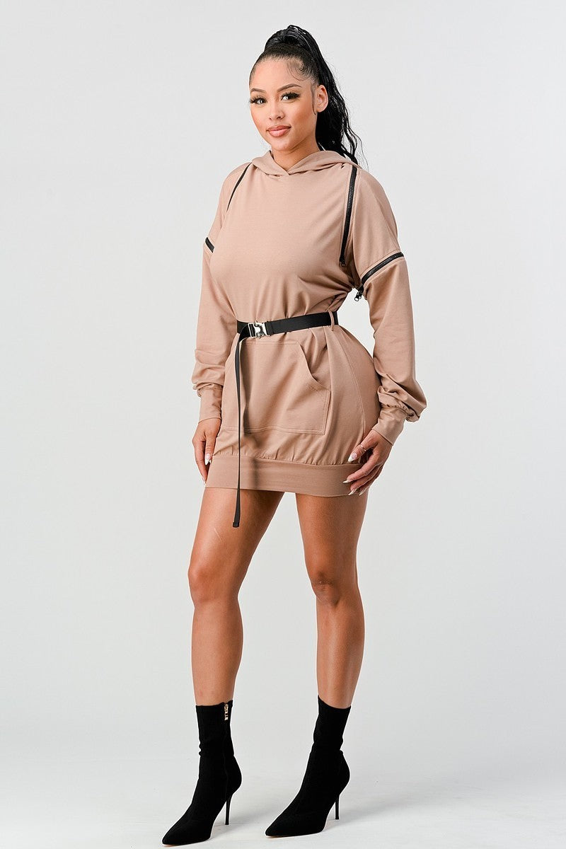 Minivestido con capucha y manga larga con cremallera doble