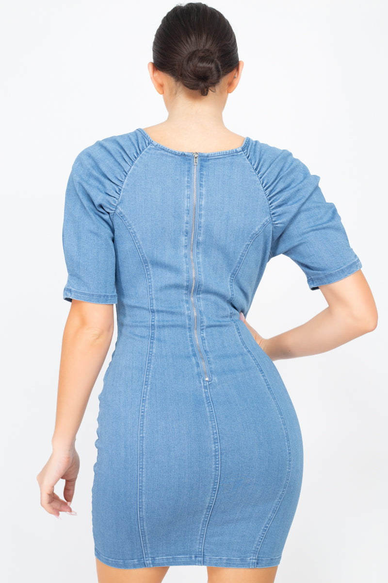 Vestido vaquero con mangas abullonadas
