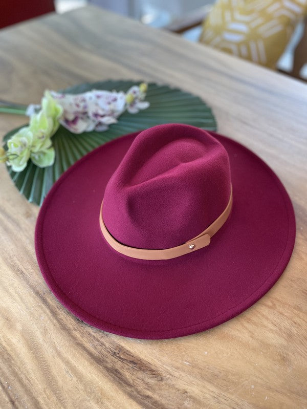 Sombrero panamá de ala ancha en fieltro vegano