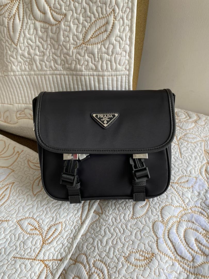 Sac à bandoulière en Re-Nylon et cuir Saffiano