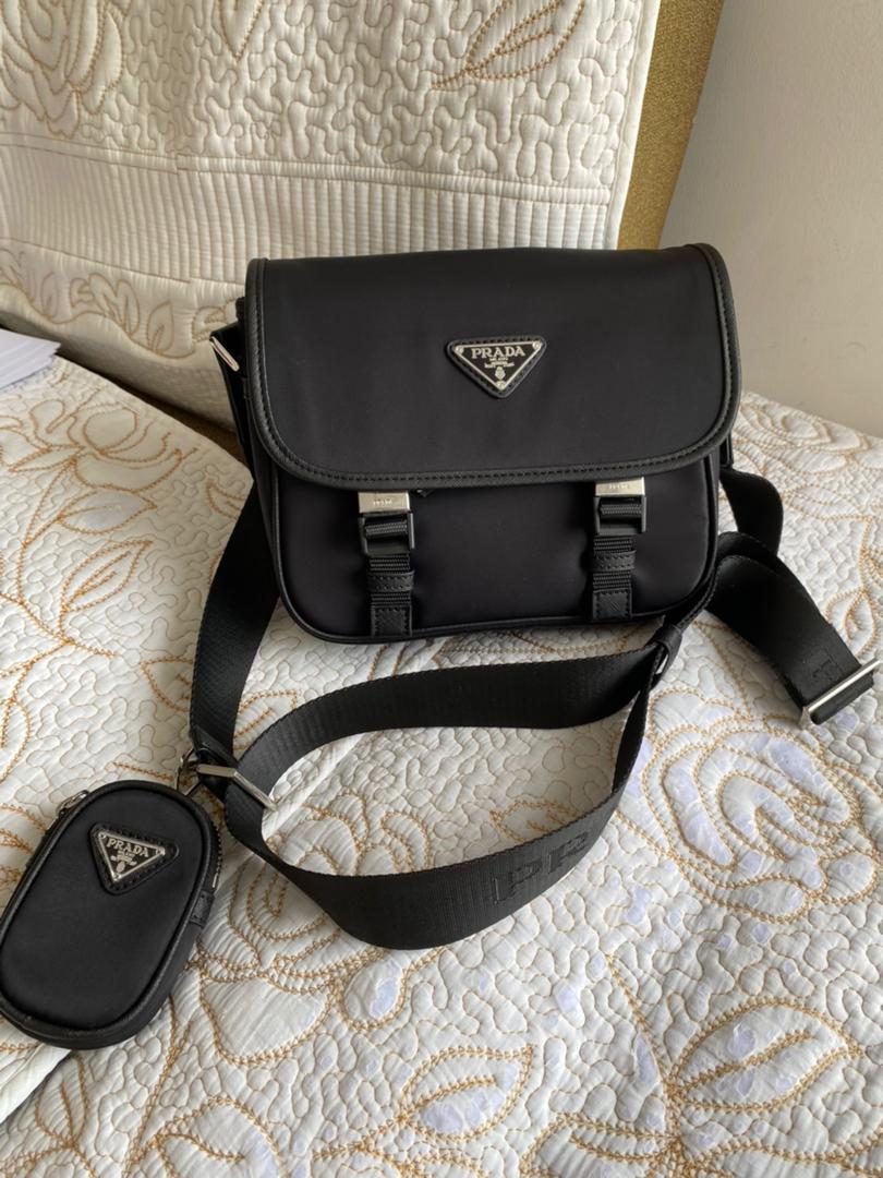Sac à bandoulière en Re-Nylon et cuir Saffiano