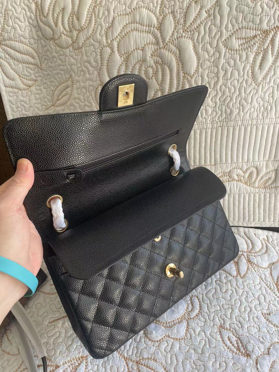 PETIT sac à rabat Cavier matelassé noir
