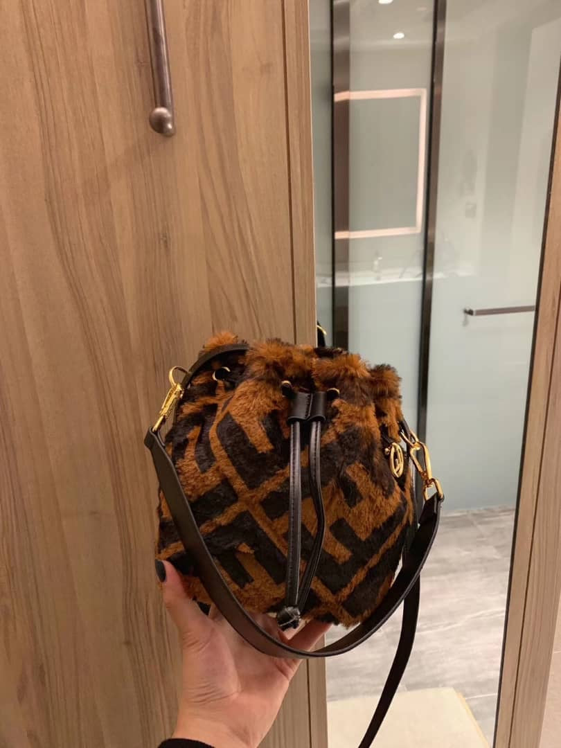 Bolso bombonera FF de piel
