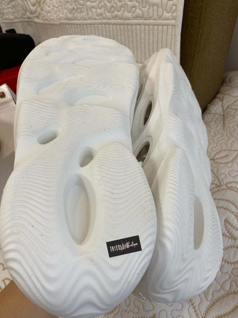 Corredor de espuma Yeezy blanco
