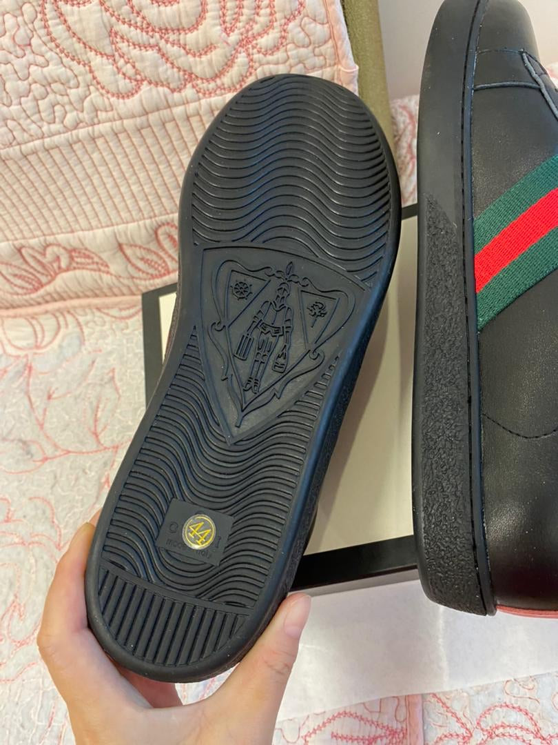 Zapatilla Ace de cuero negra