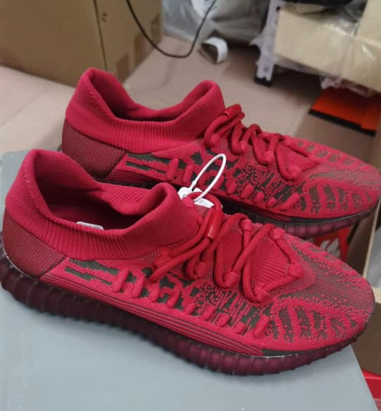 Yeezy Pizarra Roja