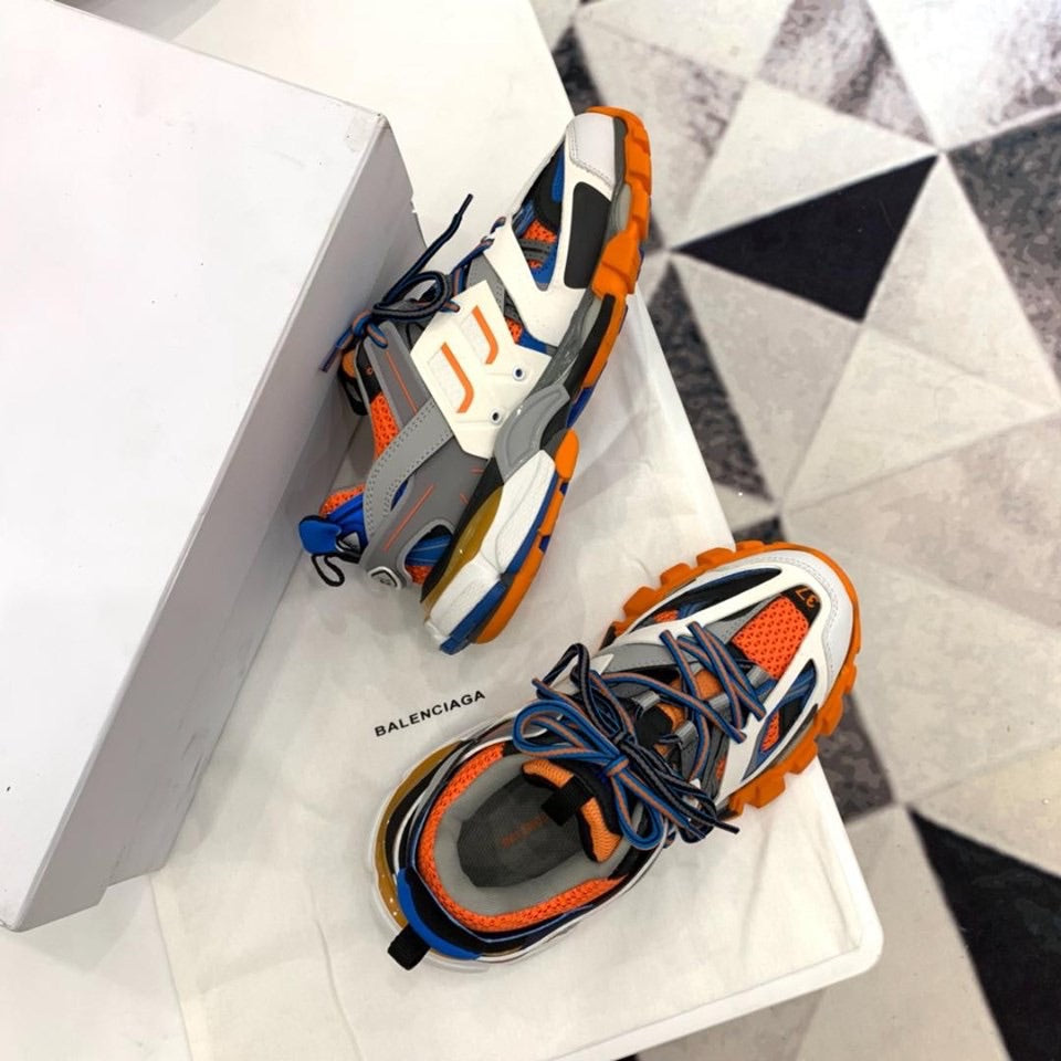 Baskets BB Track orange et bleues