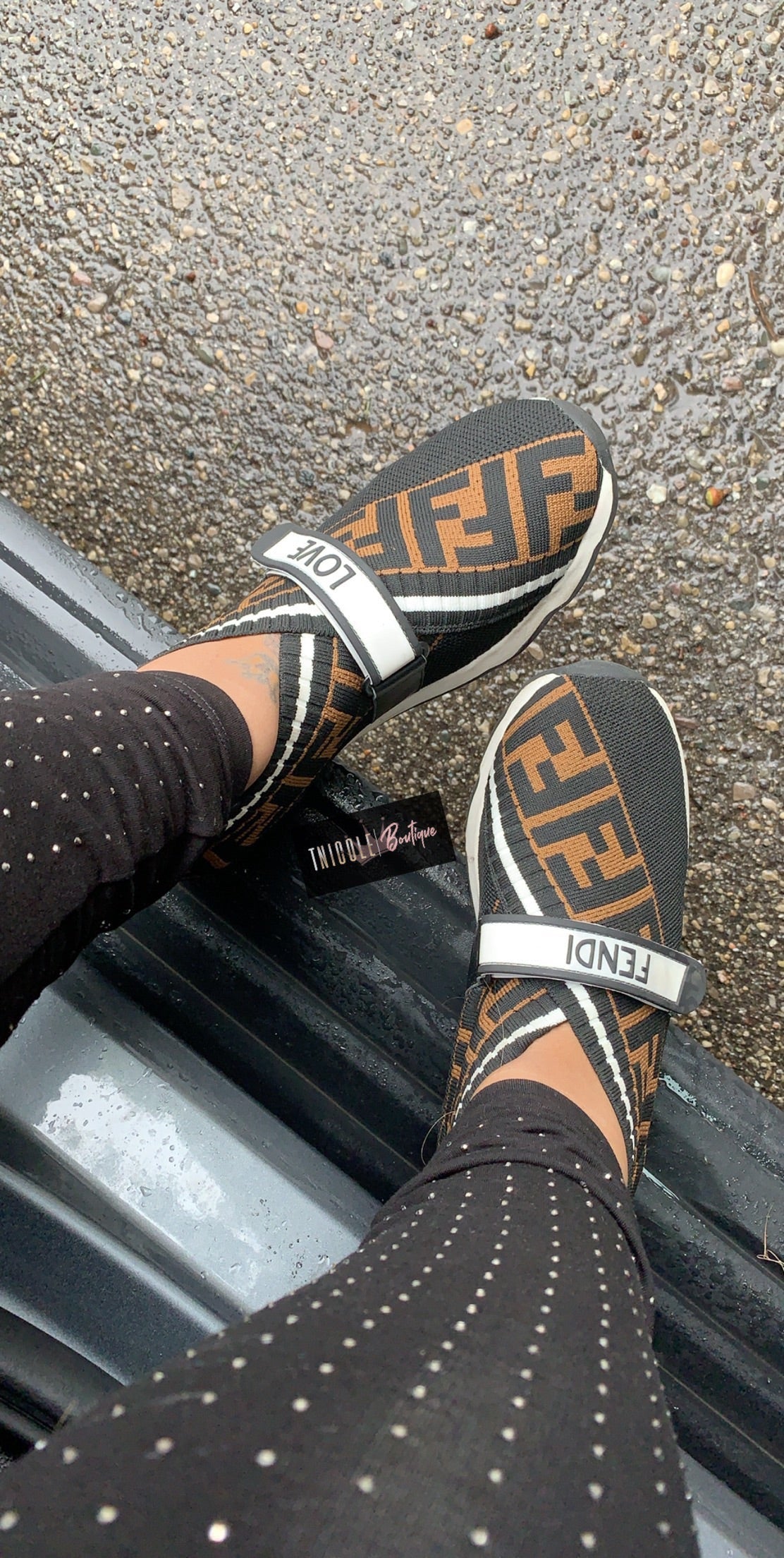FF Love Sneaker Sz 9 (PRÊT À EXPÉDIER)