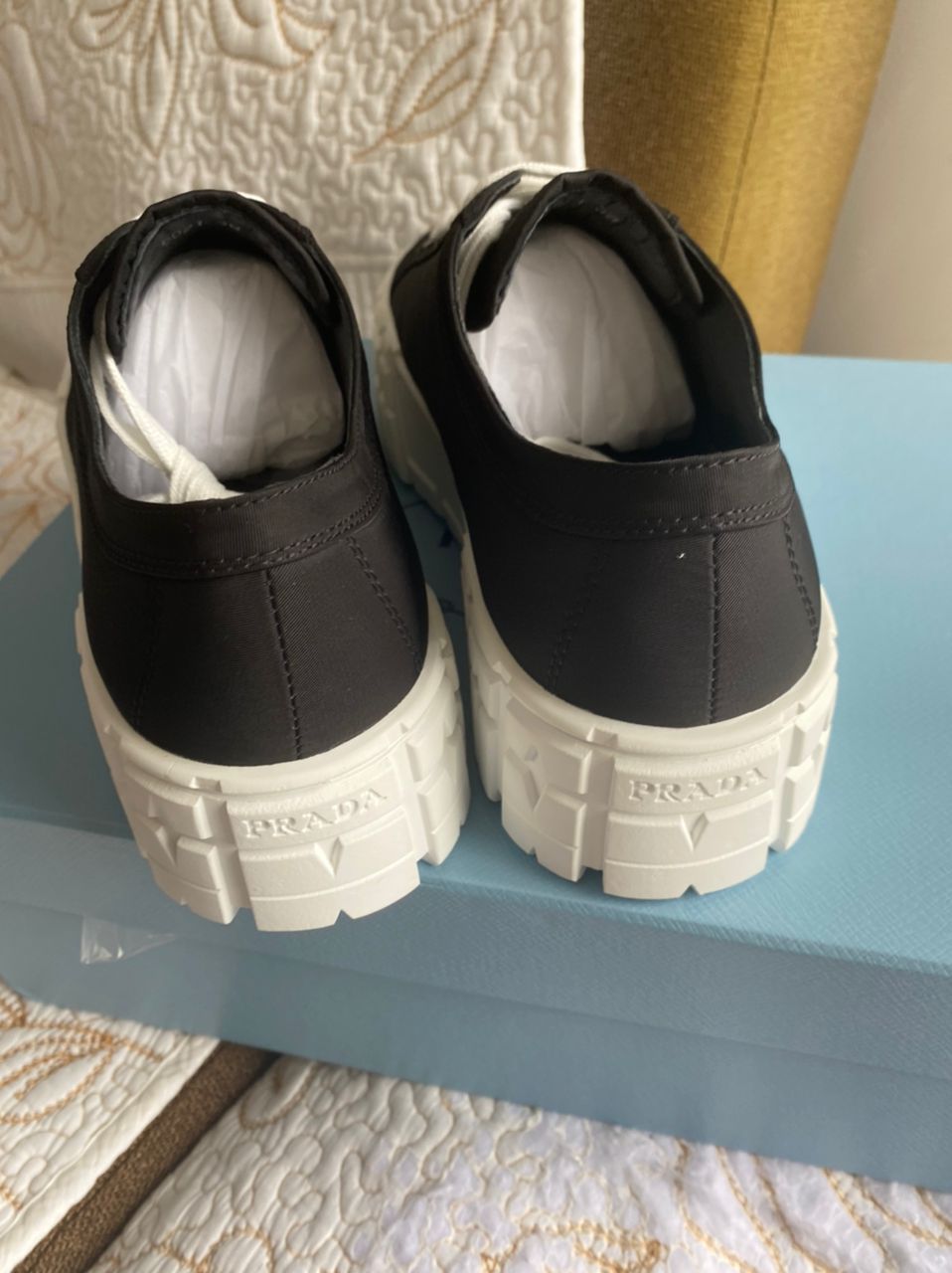 Zapatilla deportiva con plataforma y logo de 50 mm