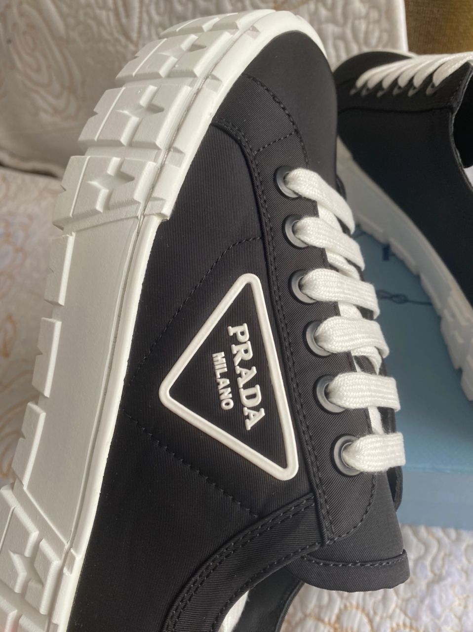 Zapatilla deportiva con plataforma y logo de 50 mm